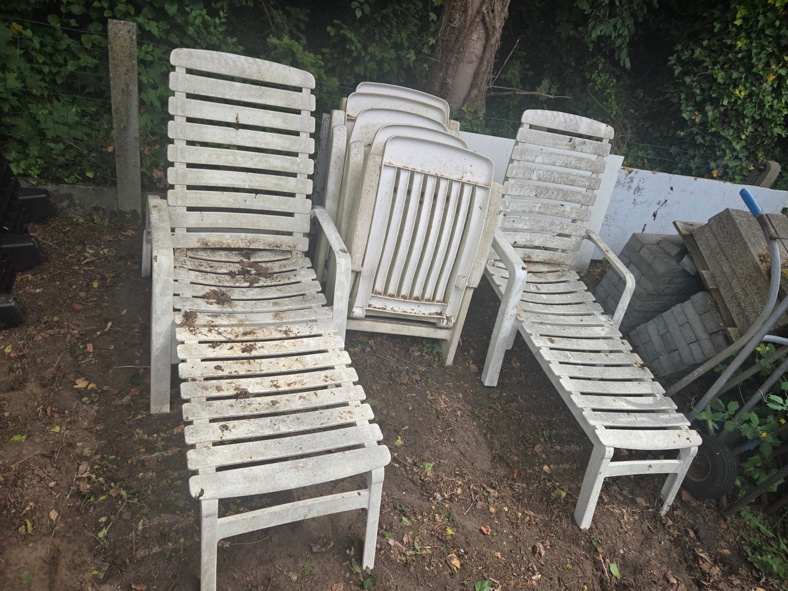 2 ligstoelen & 5 opvouwbare zitstokken tuin, Enlèvement, Utilisé, Synthétique