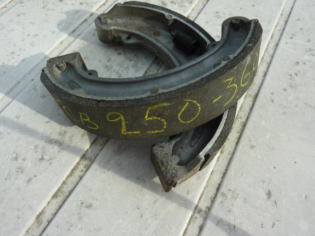 HONDA CB 250 1975 1 JEU DE PATINS DE FREINS ARRIERES, Motos, Enlèvement ou Envoi, Neuf