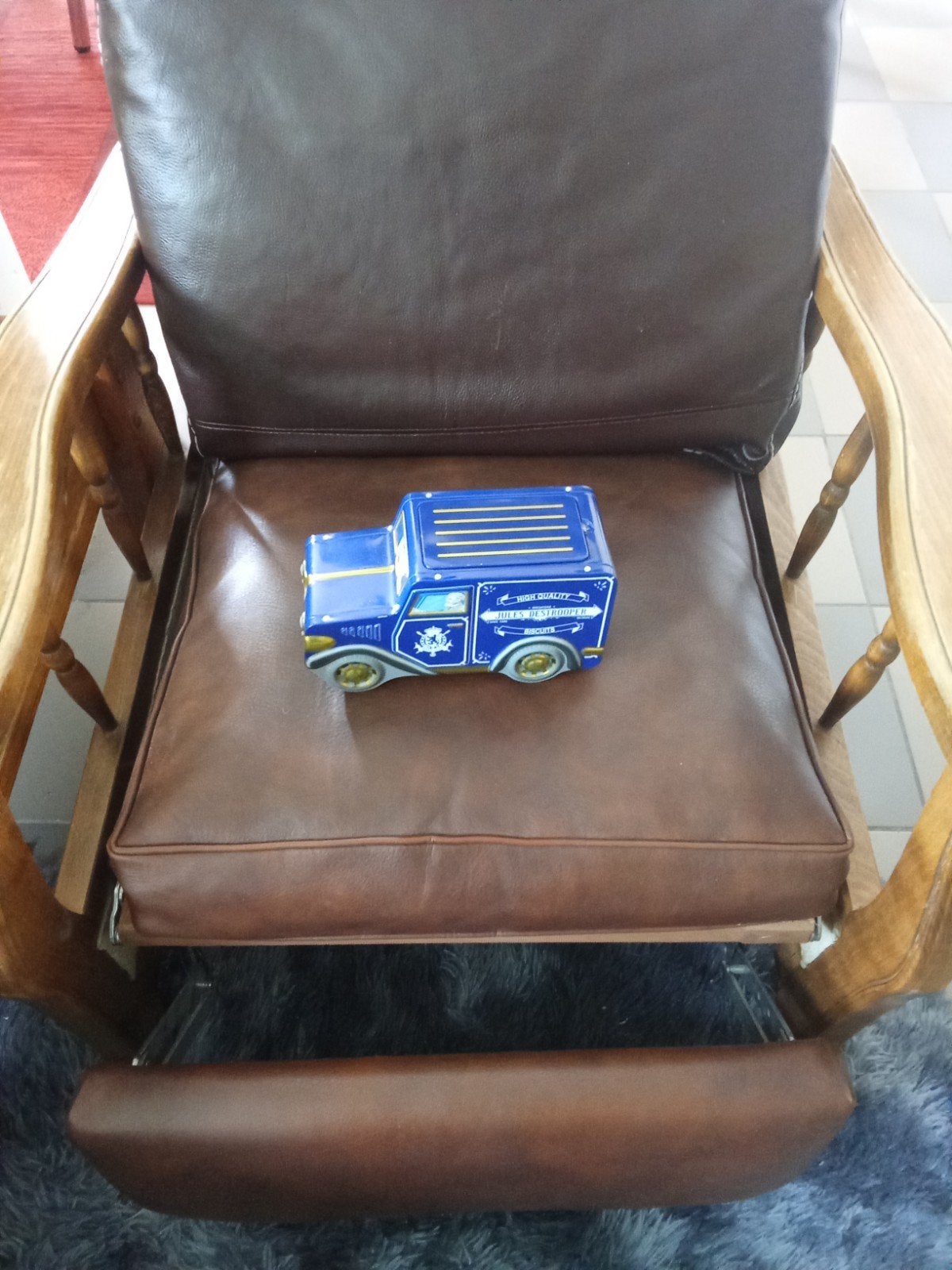 Petite boîte voiture qui s'ouvre