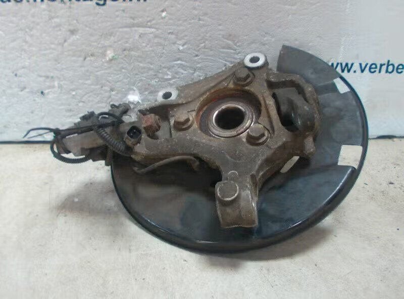 FUSEE LINKS VOOR Opel Astra J GTC (PD2 / PF2), Bahnhofsplatz 65423 Rüsselsheim am Main, DE, Gebruikt, Opel, Opel Automobile GmbH