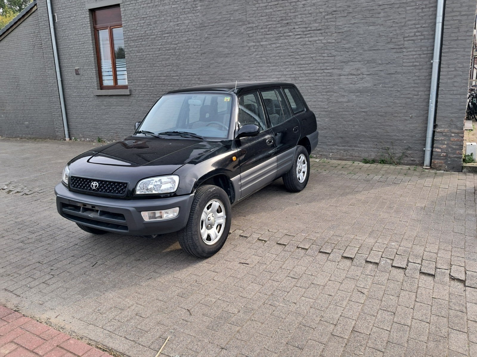 rav4 2 liter benzine airco, 1998 cc, Stof, 4 cilinders, Zwart