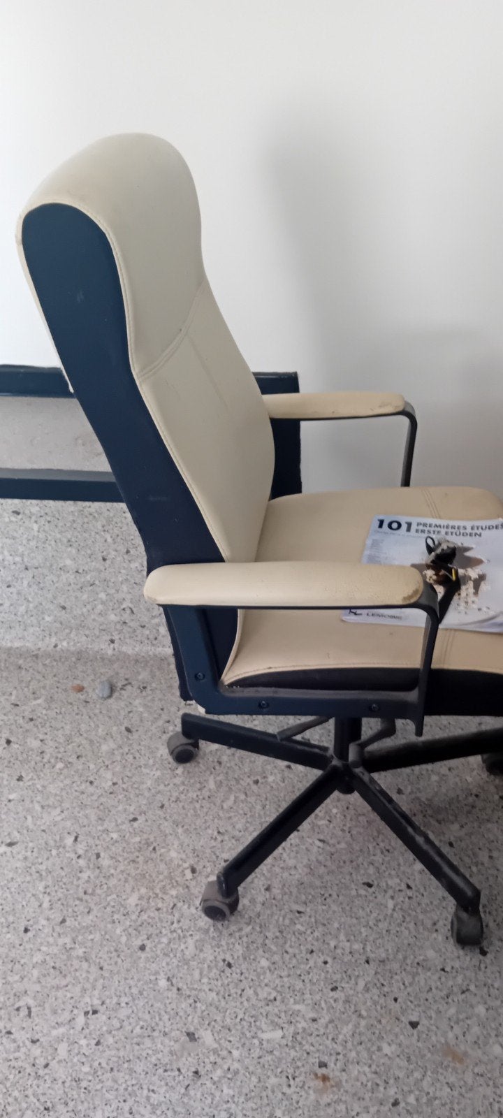 Gratis op te halen hoeselt, Maison & Meubles, Enlèvement, Chaise de bureau