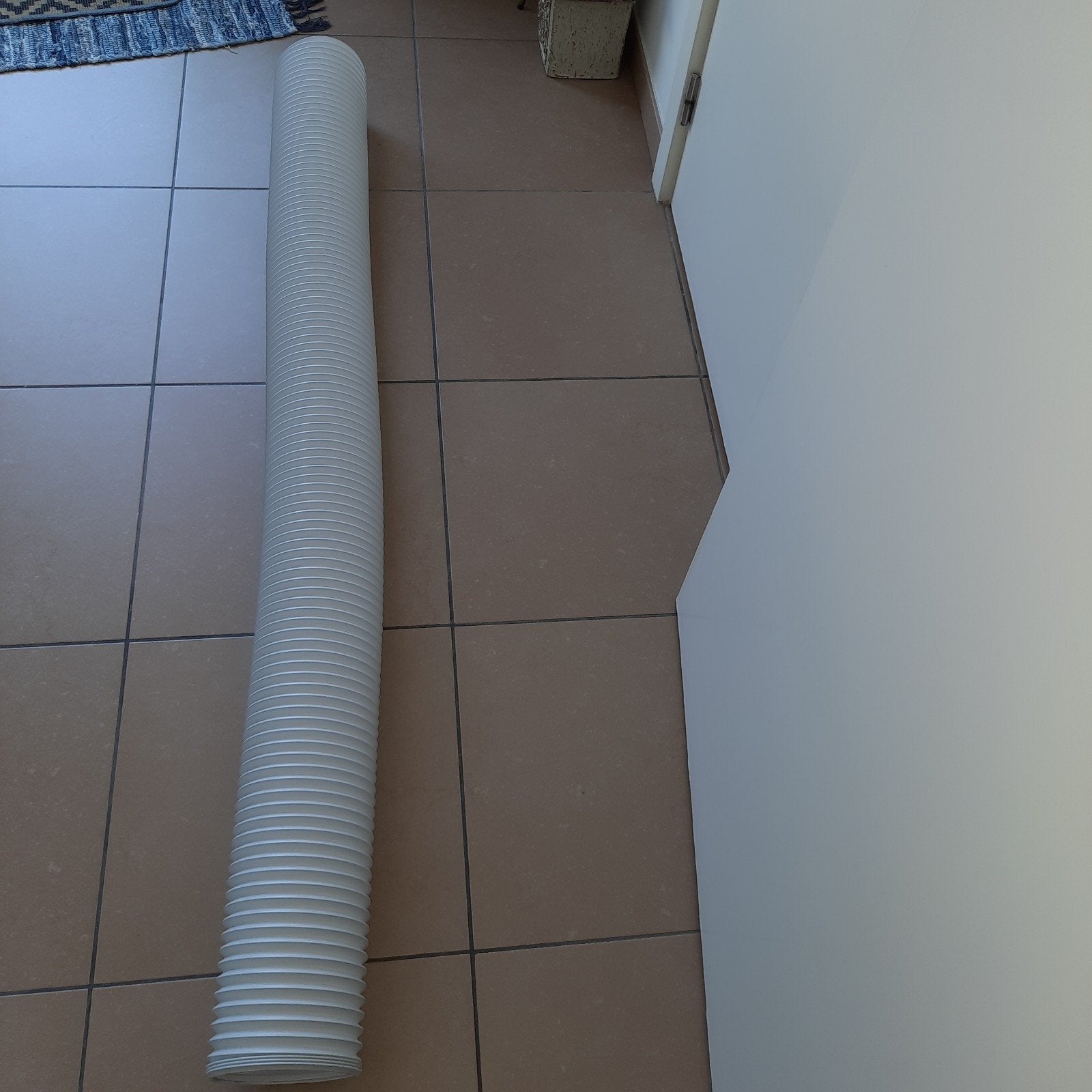 Flexibele afvoerbuis voor airco toestel., Ophalen