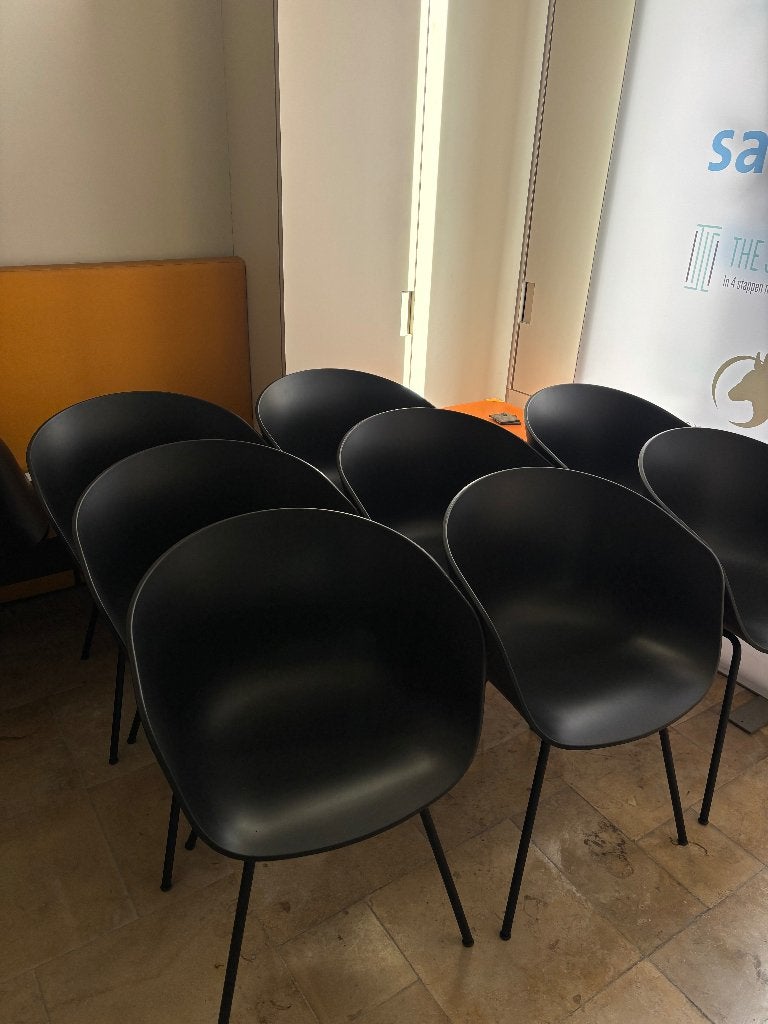 HAY stoel; About A Chair, Huis en Inrichting, Stoelen, Ophalen, Zo goed als nieuw, Wit, Eén