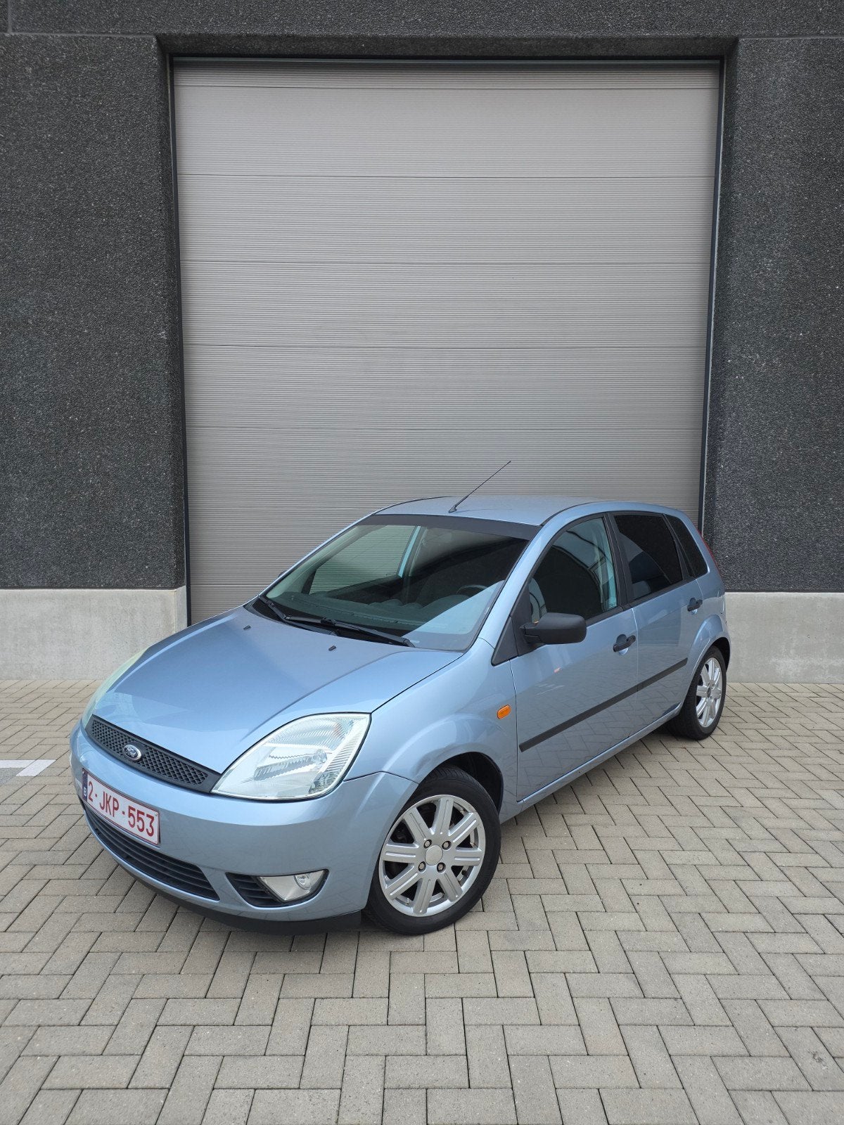 FORD FIESTA 1.4i 16v GHIA 5-DEURS MET AIRCO, Voorwielaandrijving, Dealer onderhouden, 4 cilinders, Blauw