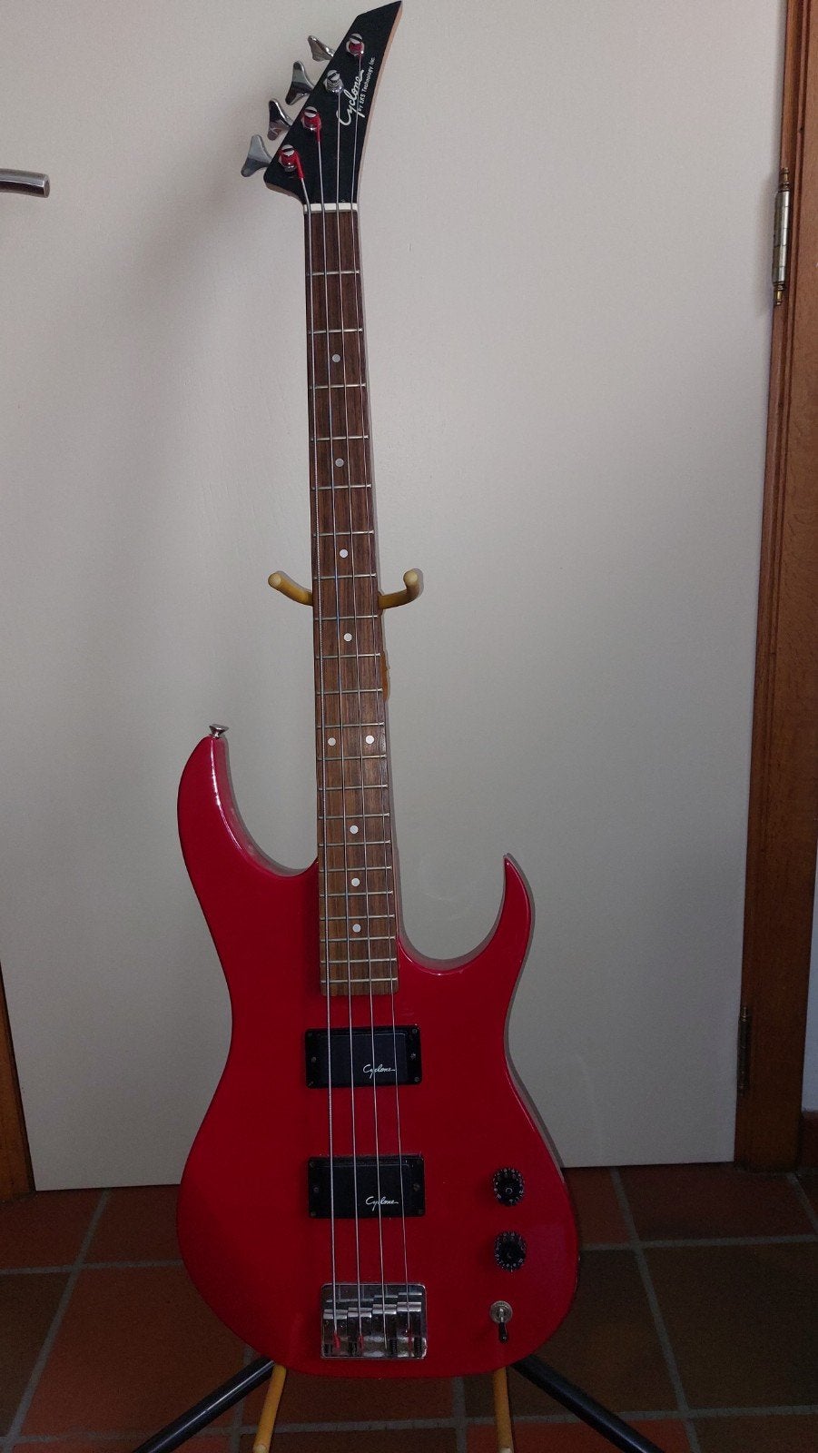 cyclone  bass 80ties, Kramer copy, Muziek en Instrumenten, Snaarinstrumenten | Gitaren | Bas, Ophalen of Verzenden