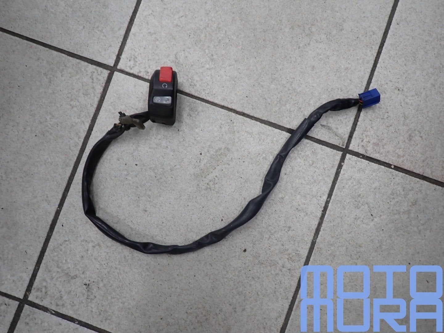 Stuurschakelaar rechts voor de Yamaha R1 2004 - 2006 RN12 re, -, Utilisé, -, -