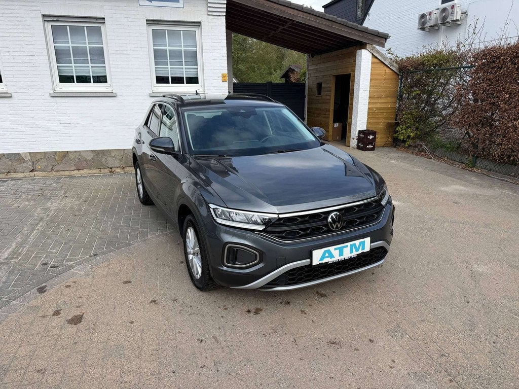 Volkswagen T-Roc T-Roc 1.5 TSI Style Business DSG (bj 2024), 4 cilinders, https://public.car-pass.be/vhr/e431ba28-a415-4bb2-b185-65af35a41c40