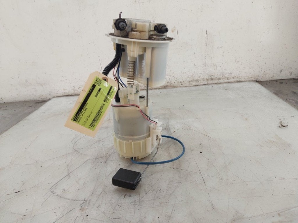 POMPE CARBURANT ELECTRIQUE Peugeot 107 (01-2005/05-2014), Kontakt-peugeot@peugeot.com, Utilisé, Peugeot Deutschland GmbH, Bahnhofsplatz
65423  Rüsselsheim, DE