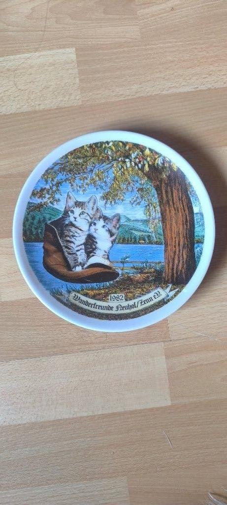 Jolie assiette avec petit chat 20 cm, Antiquités & Art, Enlèvement ou Envoi