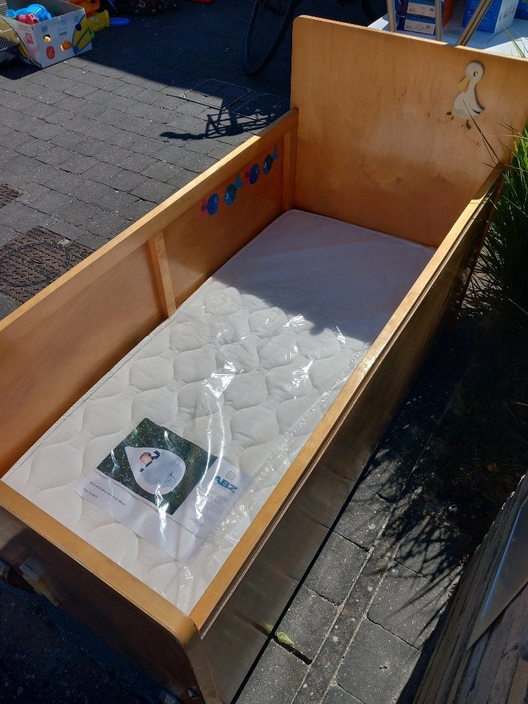 Babybed 130cm retromodel met matras zo goed als nieuw, Gebruikt, Minder dan 140 cm, Minder dan 70 cm, Ophalen