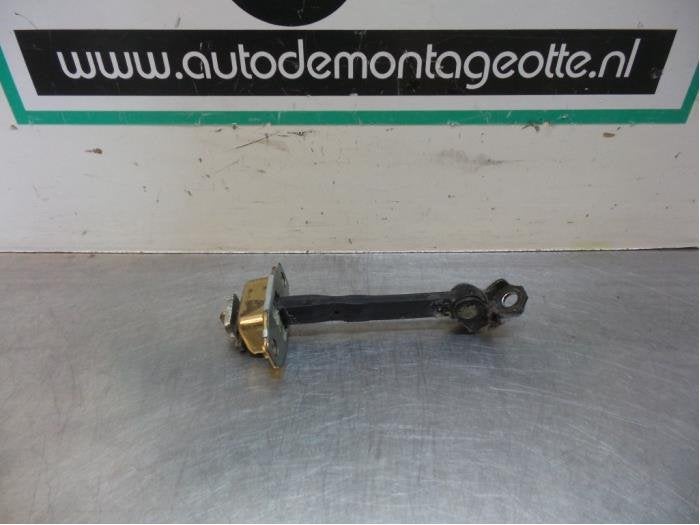 Butée 4portes arrière gauche d'un Toyota Yaris Verso (Yari, -, Toyota, Utilisé, -
