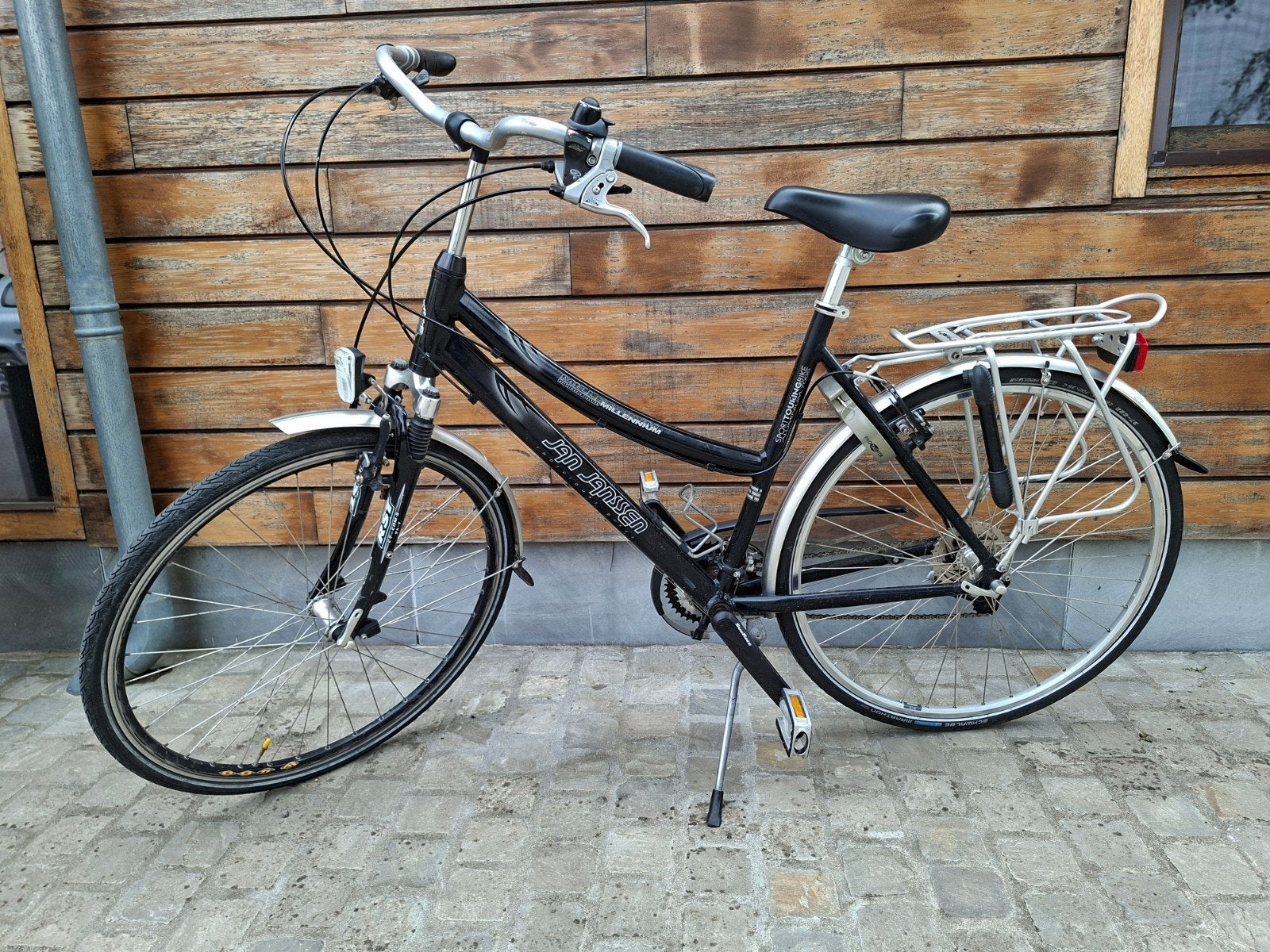 vélo 28" avec cadenas, porte bagage, et porte vélo, Vélos & Vélomoteurs