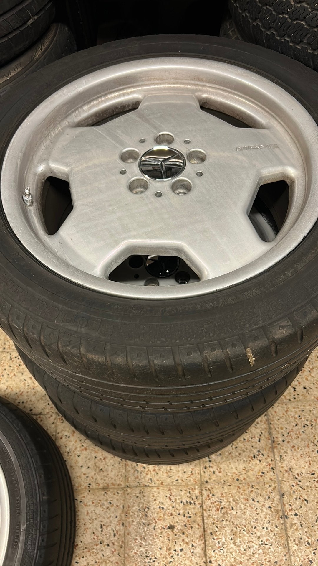 Amg monoblock, Enlèvement, Pneu(s)