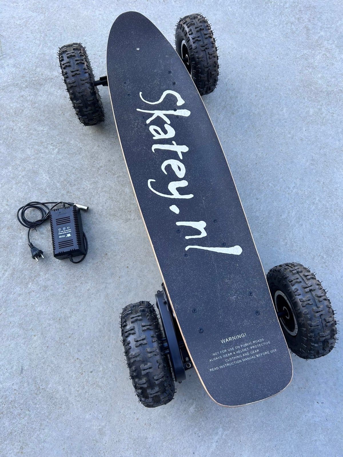 Skateboard elektrisch 800w, Sport en Fitness, Ophalen of Verzenden, Zo goed als nieuw, Skateboard