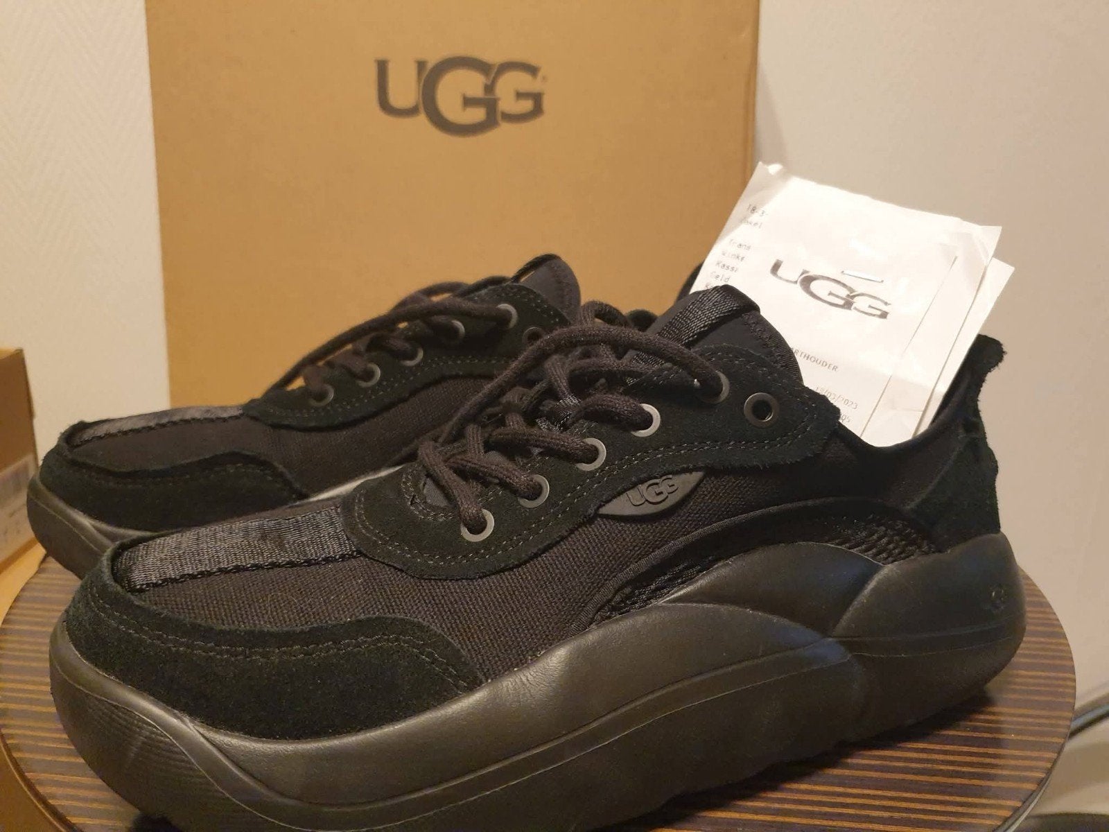 Sneakers Ugg taille 40, Enlèvement, Baskets