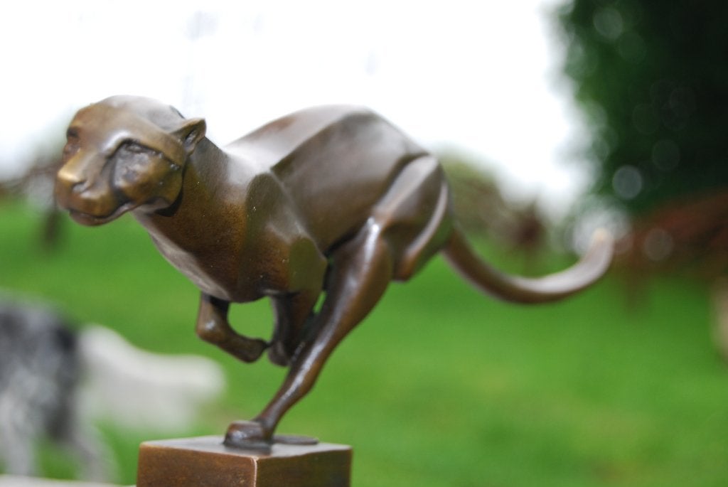 Panthère , cougard en bronze à la course sur socle, Antiquités & Art, Antiquités | Bronze & Cuivre, Enlèvement ou Envoi, Bronze