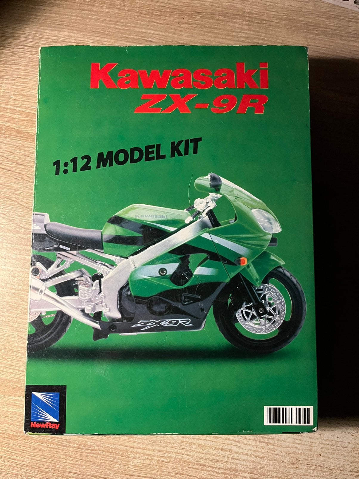 Kawasaki ZX-9R, Hobby & Loisirs créatifs, Modélisme | Voitures & Véhicules, Enlèvement ou Envoi, Comme neuf
