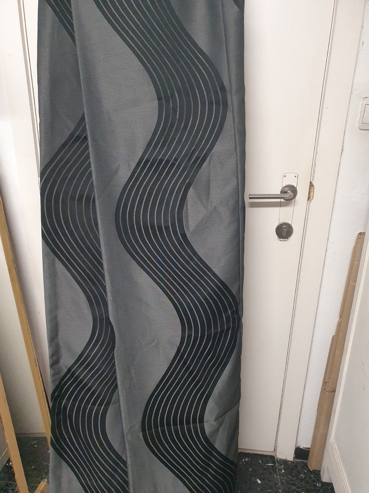 2 rideaux, doublure foncée. Anthracite avec marques noires, Enlèvement, Comme neuf, Rideau, Plastique
