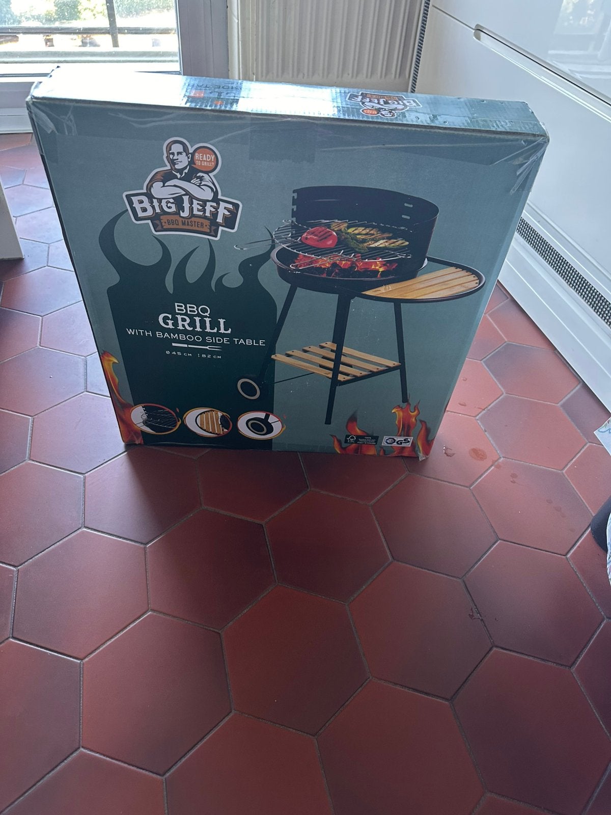 Houtskoolbarbecues die nooit in hun verpakking zijn gebruikt, Ophalen, Nieuw