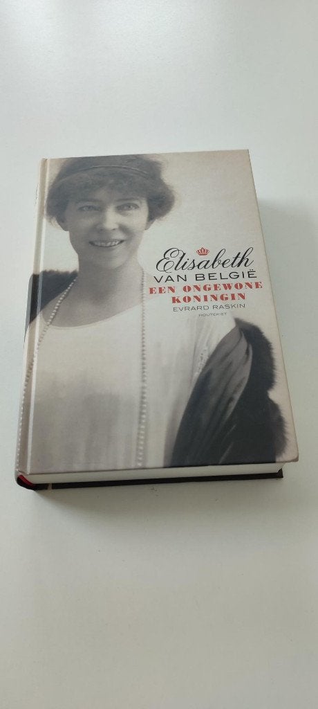 Boek : Elisabeth van België - Een ongewone koningin, Enlèvement ou Envoi, Comme neuf