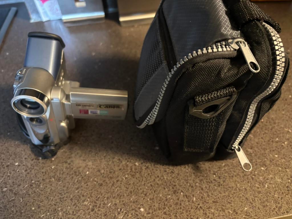 Canon Mv5i, Enlèvement, Canon