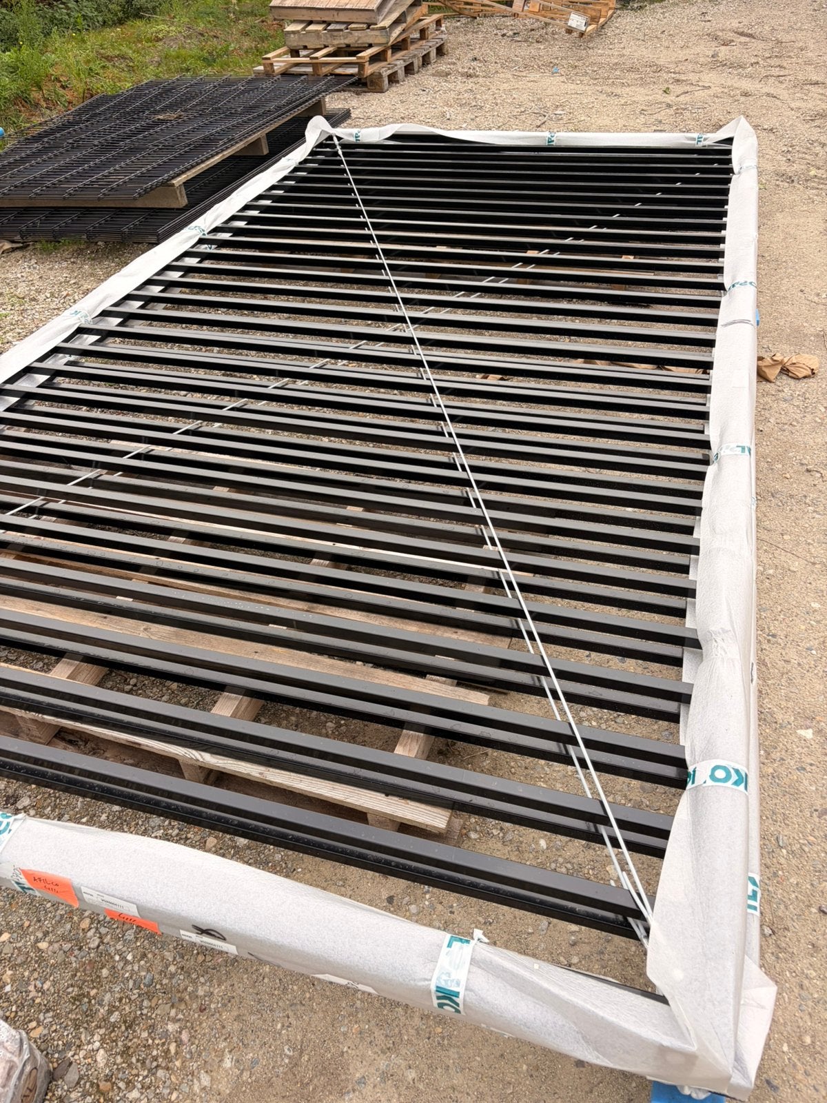 Dubbele draaipoort 9 x 2,5 m, Ophalen, Met poort, Nieuw, Tuinhek