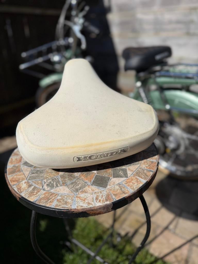 Honda Camino zadel wit – origineel, Fietsen en Brommers, Ophalen of Verzenden, Gebruikt, Zadel