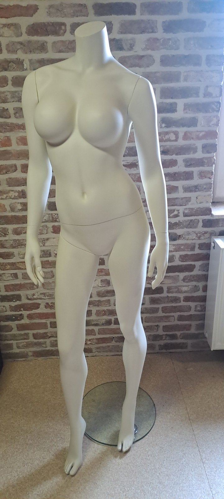 Damesetalagepop / paspop / Mannequin, Ophalen