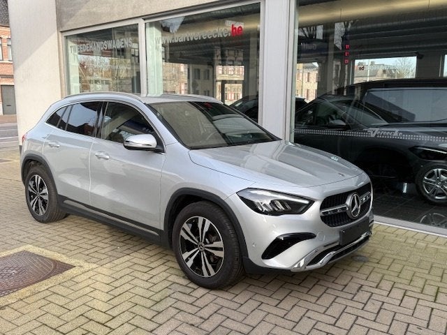 GLA 180 Progresive-Trekhaak-Camera-Privacy-Carplay ..., Auto's, Mercedes-Benz, Testrit aan huis, 4 cilinders, Leder en Stof, 5 zetels