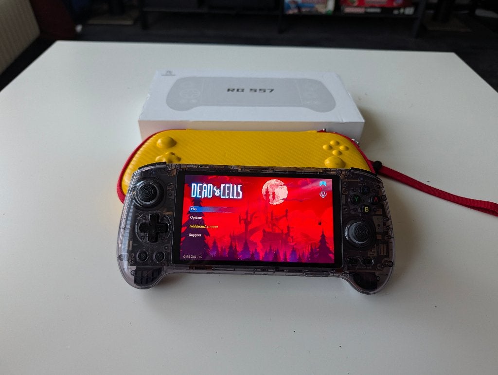 Anbernic RG557 transparant paars + doosje + hoesje, Games en Spelcomputers, Ophalen of Verzenden, Anbernic, Zo goed als nieuw