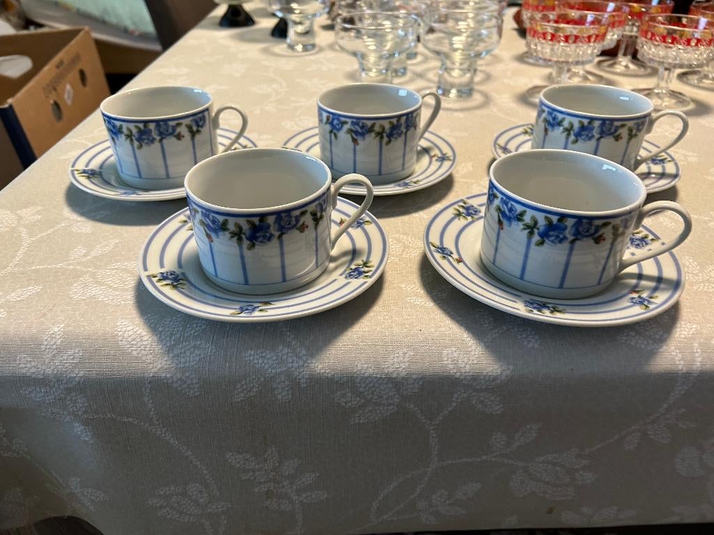 5 Prachtige tassen en ondertassen, Enlèvement, Utilisé, Porcelaine, Tasse(s) et/ou soucoupe(s)