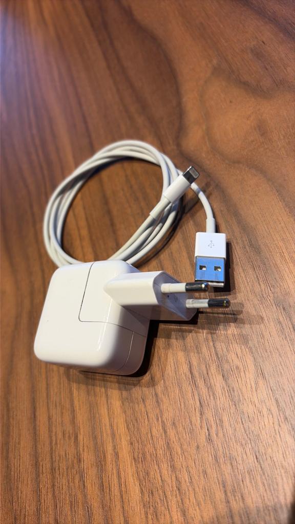 Oplader USB to lightning, Télécoms, Téléphonie mobile | Chargeurs pour téléphone, Enlèvement, Comme neuf