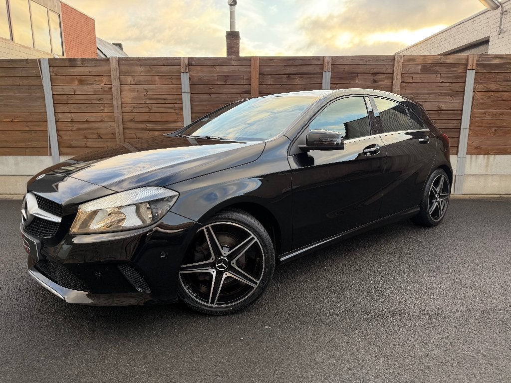Mercedes-benz A180 AMG pack 1.6i 119.000KM Nieuwstaat, 4 cilinders, Leder en Stof, Zwart, 1595 cc