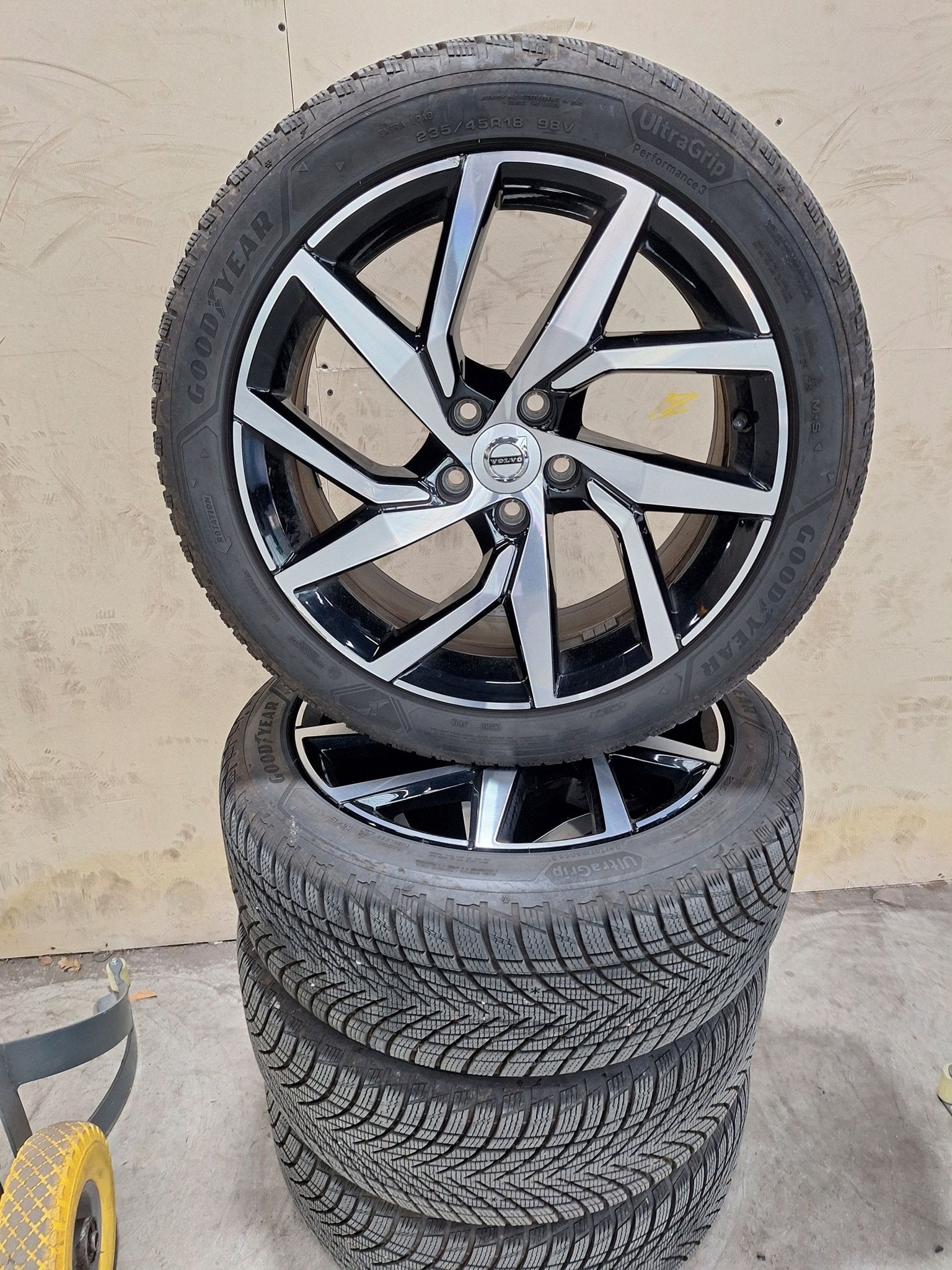 Volvo V60 Winterset 18 Inch Origineel, Auto-onderdelen, Banden en Velgen, Ophalen, 18 inch, Gebruikt, -