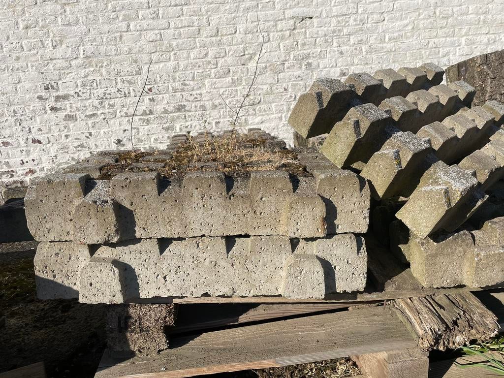 17 Dalles beton accés vehicule pelouse, Jardin & Terrasse, Enlèvement, Utilisé, Béton, Autres types