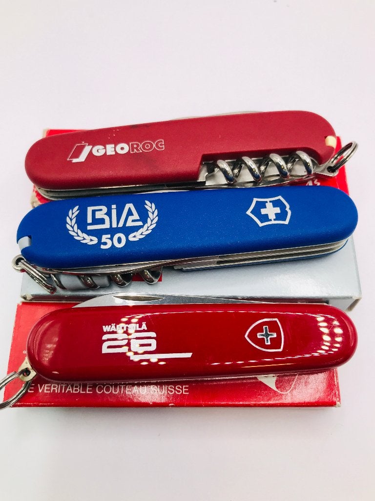 3x Victorinox Spartan/Bantam Avec publicité ou nom S1, Enlèvement ou Envoi, Comme neuf