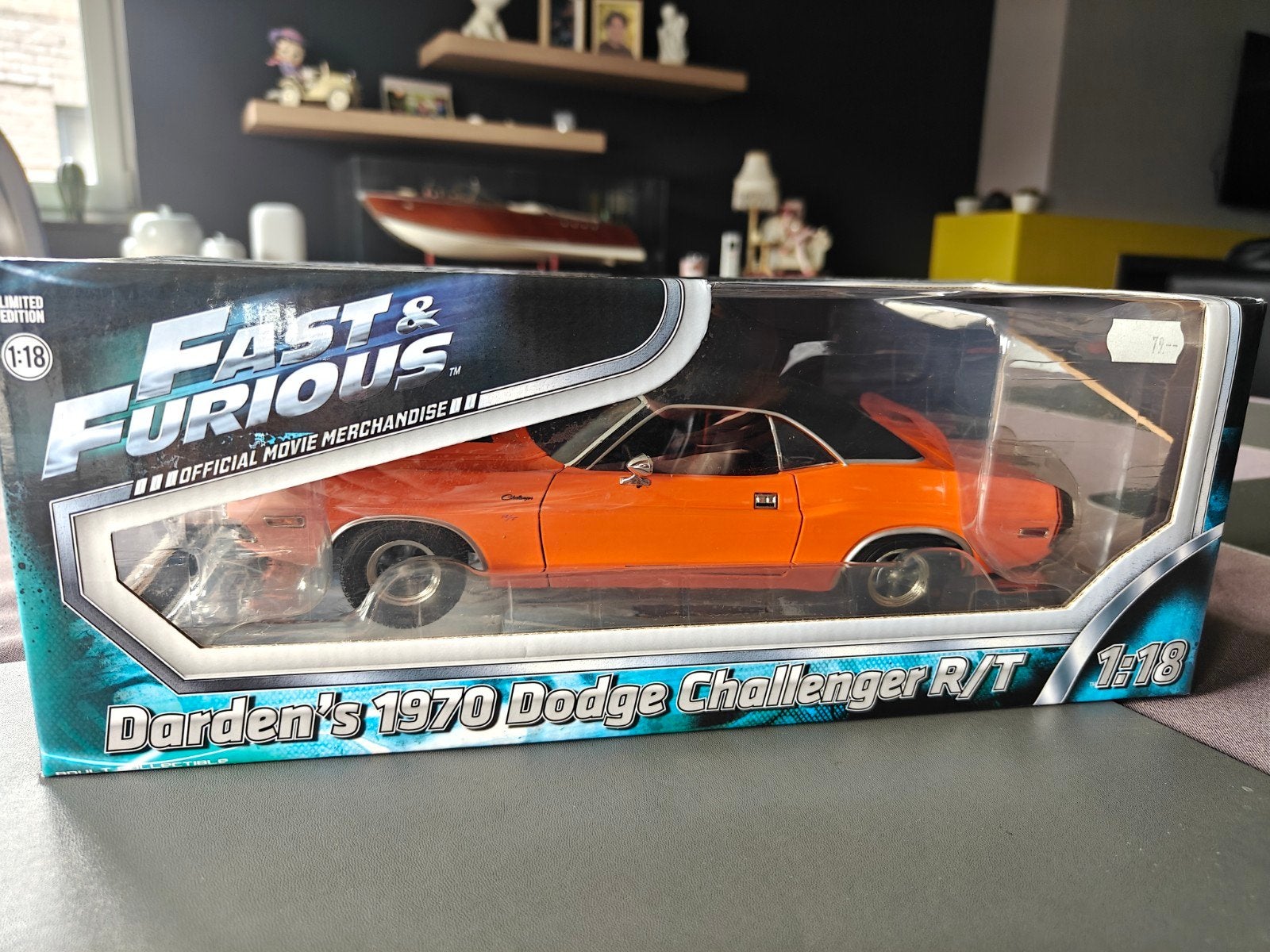 Dodge challenger 1/18 zeldzaam Gree, Ophalen, Gebruikt