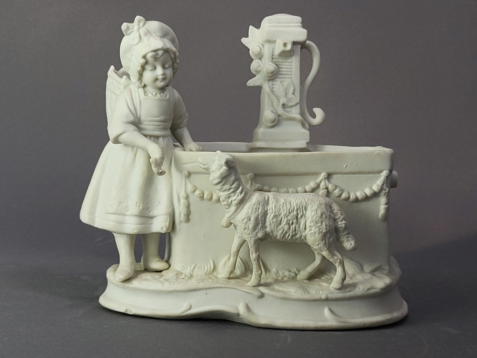 Antieke wit biscuit porseleinen figuren  groep, Ophalen of Verzenden