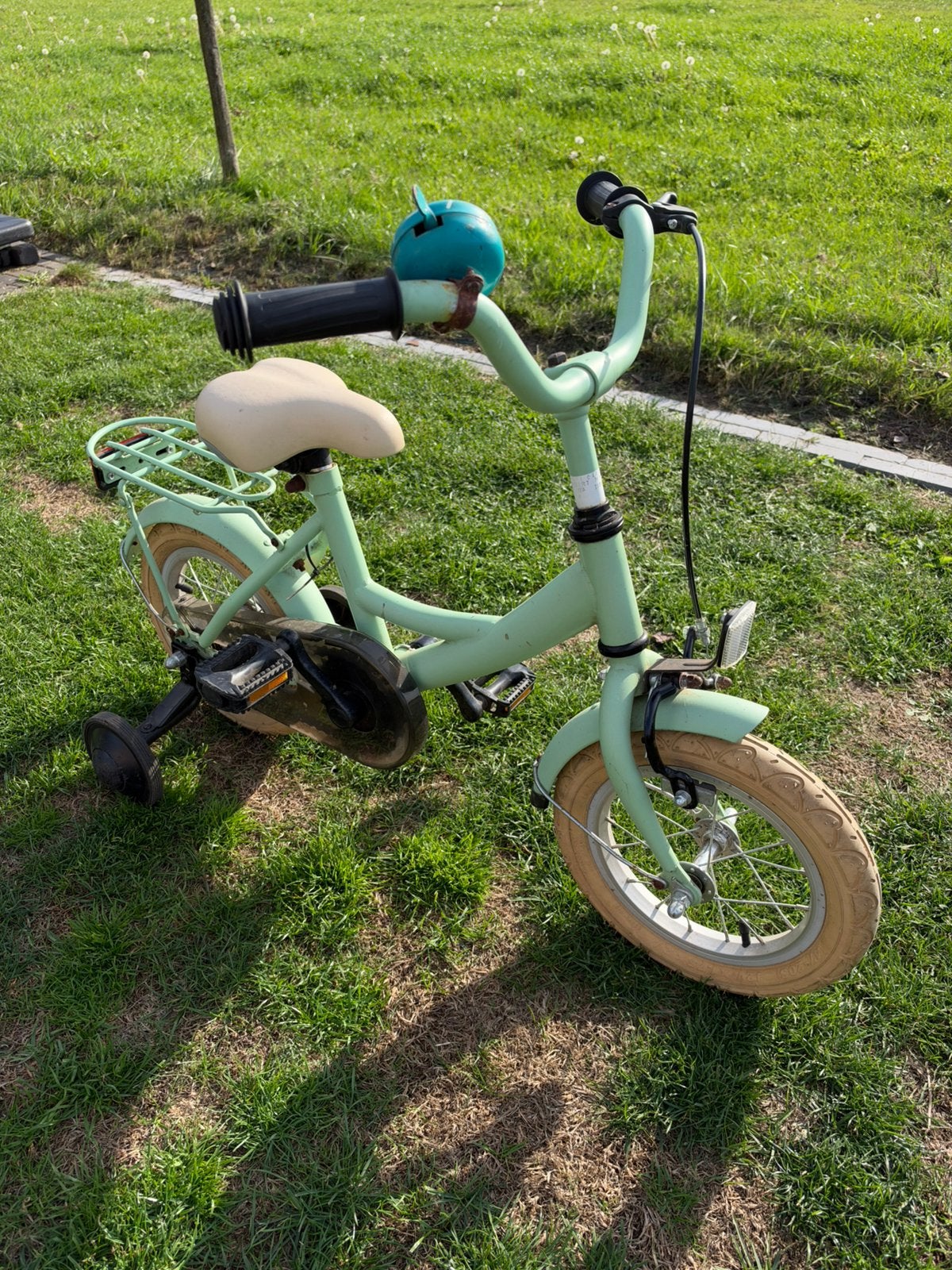 Kinderfiets 12inch 2-4 jaar met zijwieltjes, Fietsen en Brommers, Ophalen, Zo goed als nieuw, Zijwieltjes