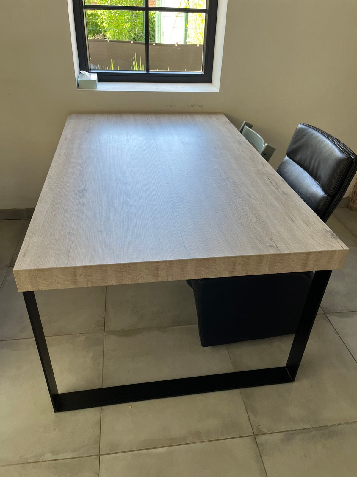Tafel + vitrinekast en tv-kast te koop, Enlèvement