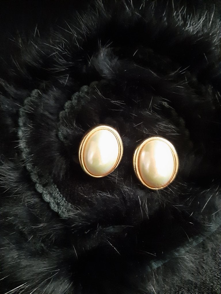 vintage Christian Dior ovale oorbellen parel, Overige materialen, Overige kleuren, Ophalen of Verzenden, Zo goed als nieuw