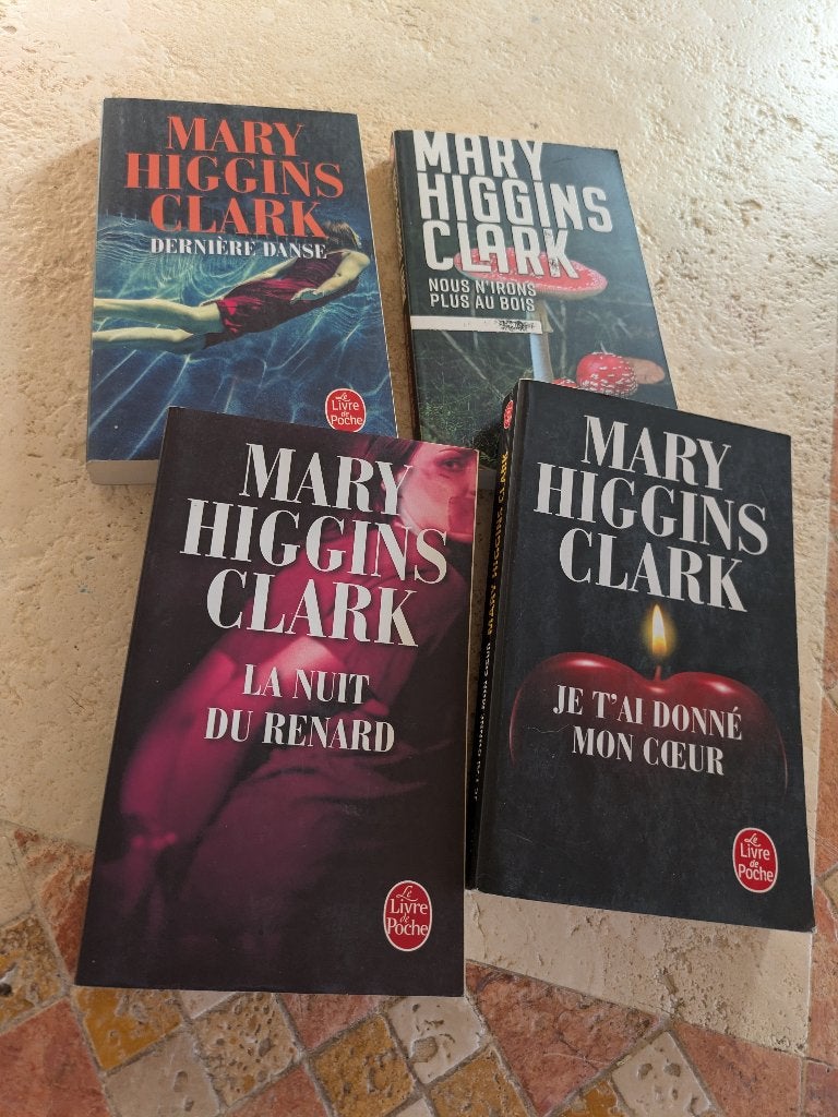 4 romans de Mary Higgins Clark ( livre de poche ) pour 1,5€., Comme neuf, Amérique, Envoi, Mary Higgins Clark
