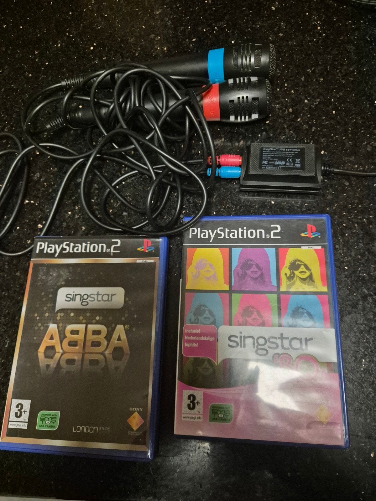 Microphones Singstar PS2 avec 2 jeux, Consoles de jeu & Jeux vidéo, Jeux | Sony PlayStation 2, Enlèvement ou Envoi