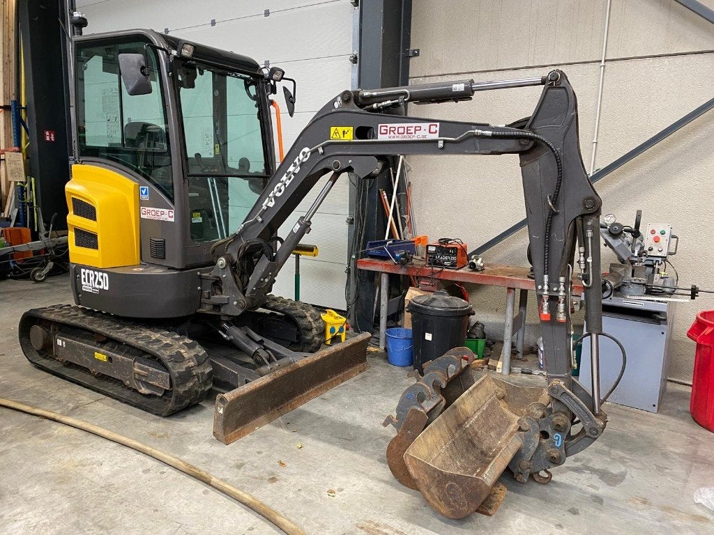 Minigraafmachine Volvo ECR25D, Articles professionnels, Machines & Construction | Grues & Excavatrices, Enlèvement, Excavatrice
