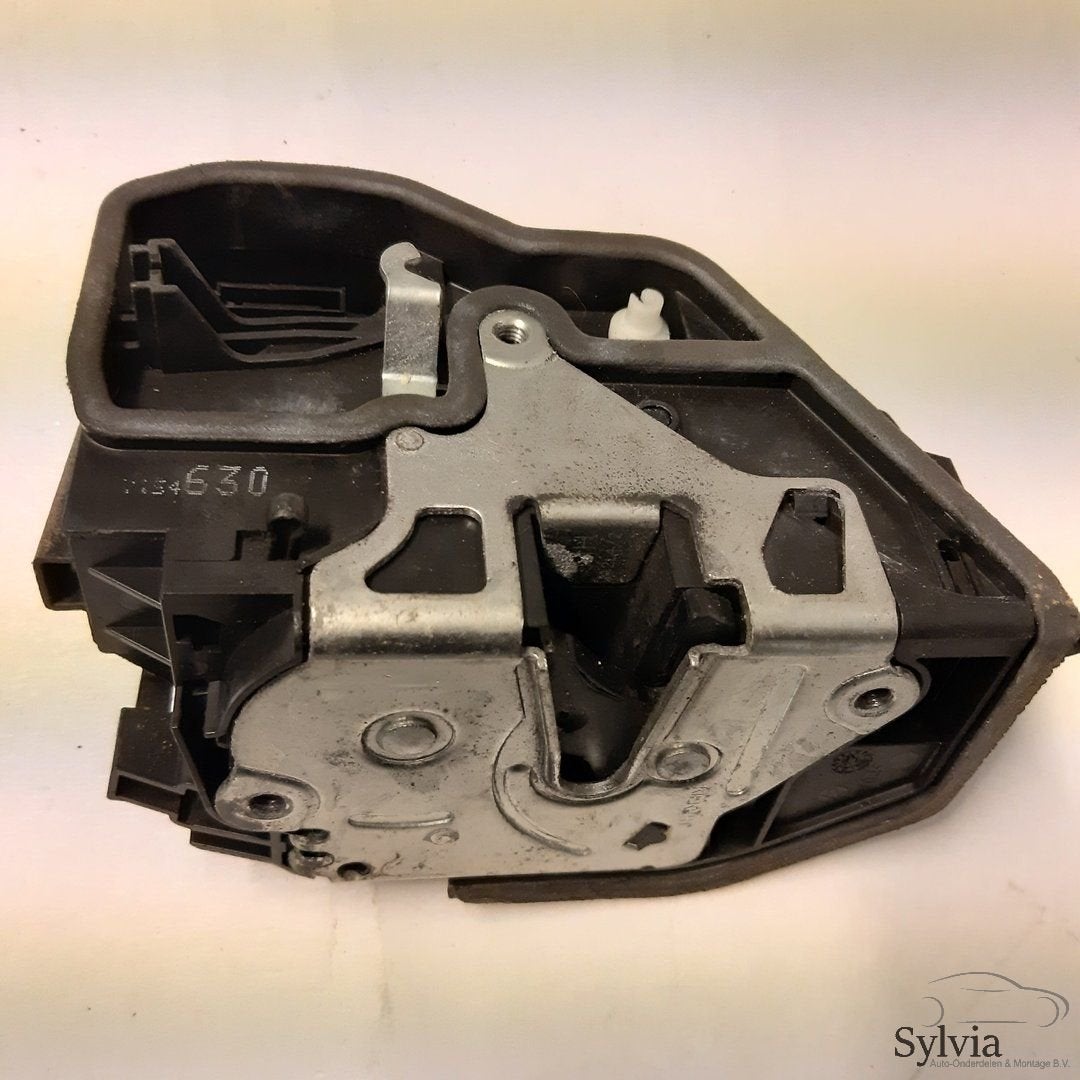 Deurslot rechts achter binnenzijde deur BMW X3 serie E83 715, Gebruikt, -, -, Ophalen of Verzenden