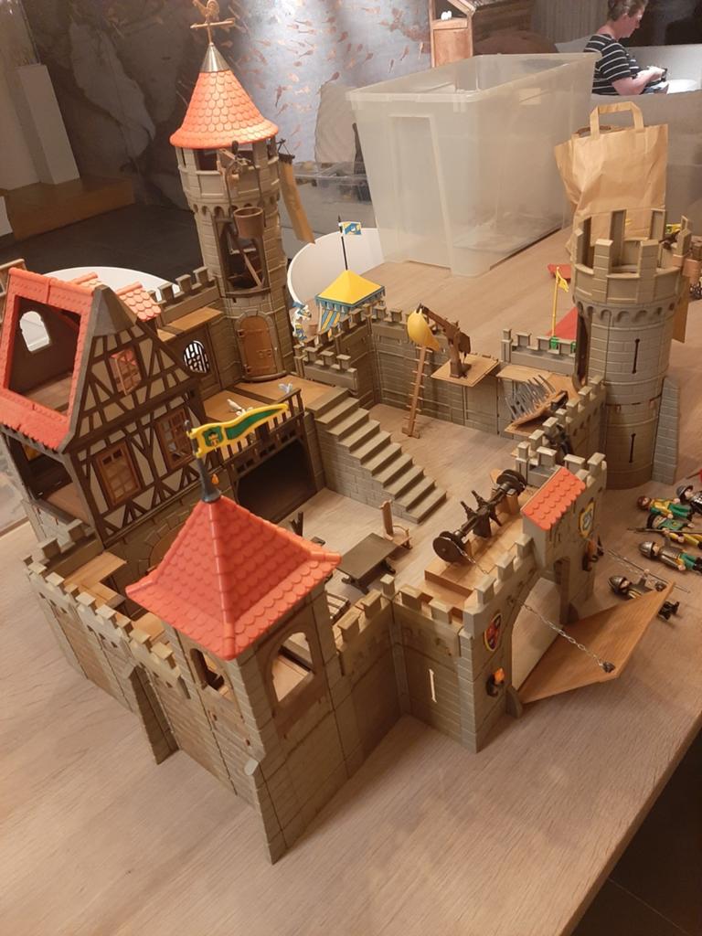 Kasteel playmobiel  en extra mannetjes, Verzamelen, Poppenhuizen en Toebehoren, Ophalen of Verzenden