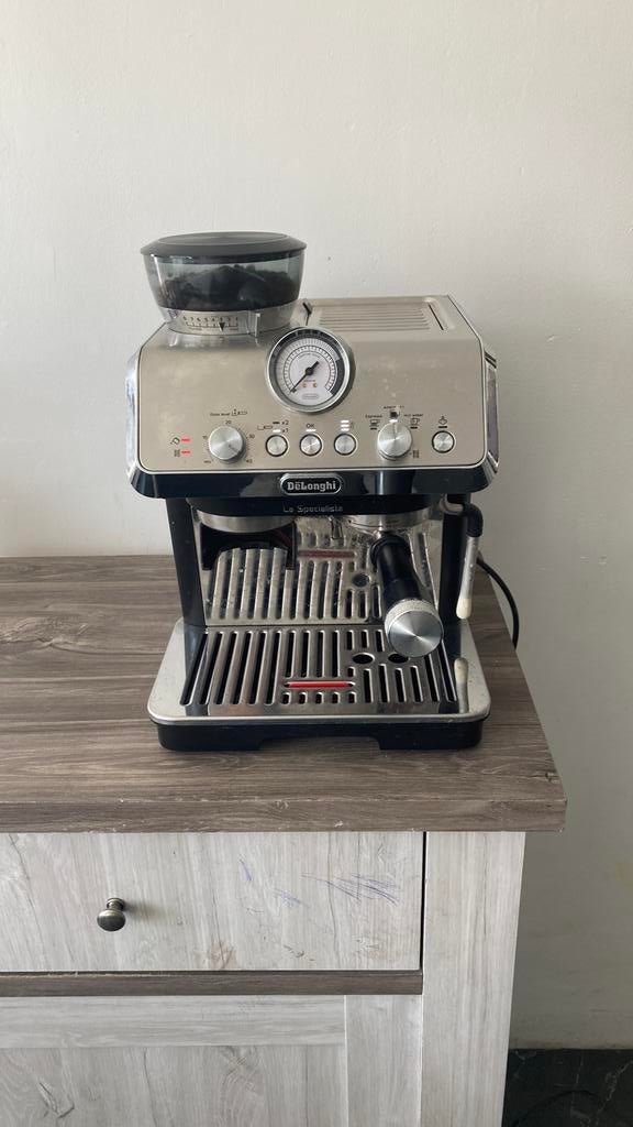 DE LONGHI La specialista, Electroménager, Cafetières, Machine à espresso, Réservoir d'eau amovible, Café en grains, 2 à 4 tasses