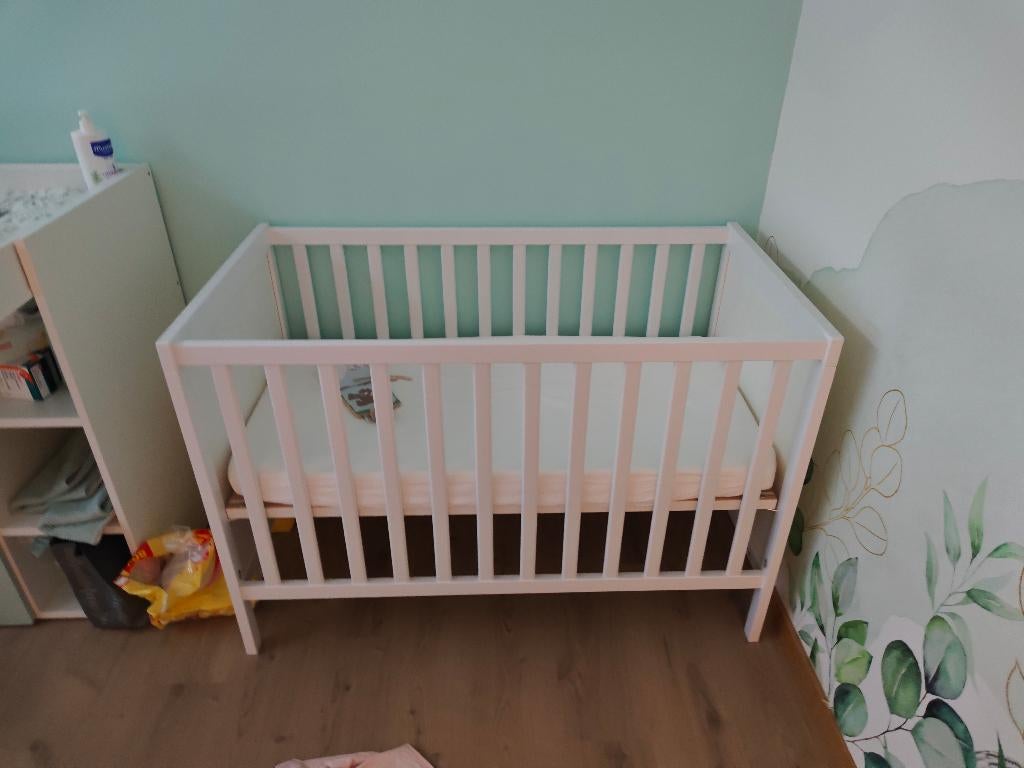 Kinderbed met spijlen, Ophalen, Zo goed als nieuw, Ledikant