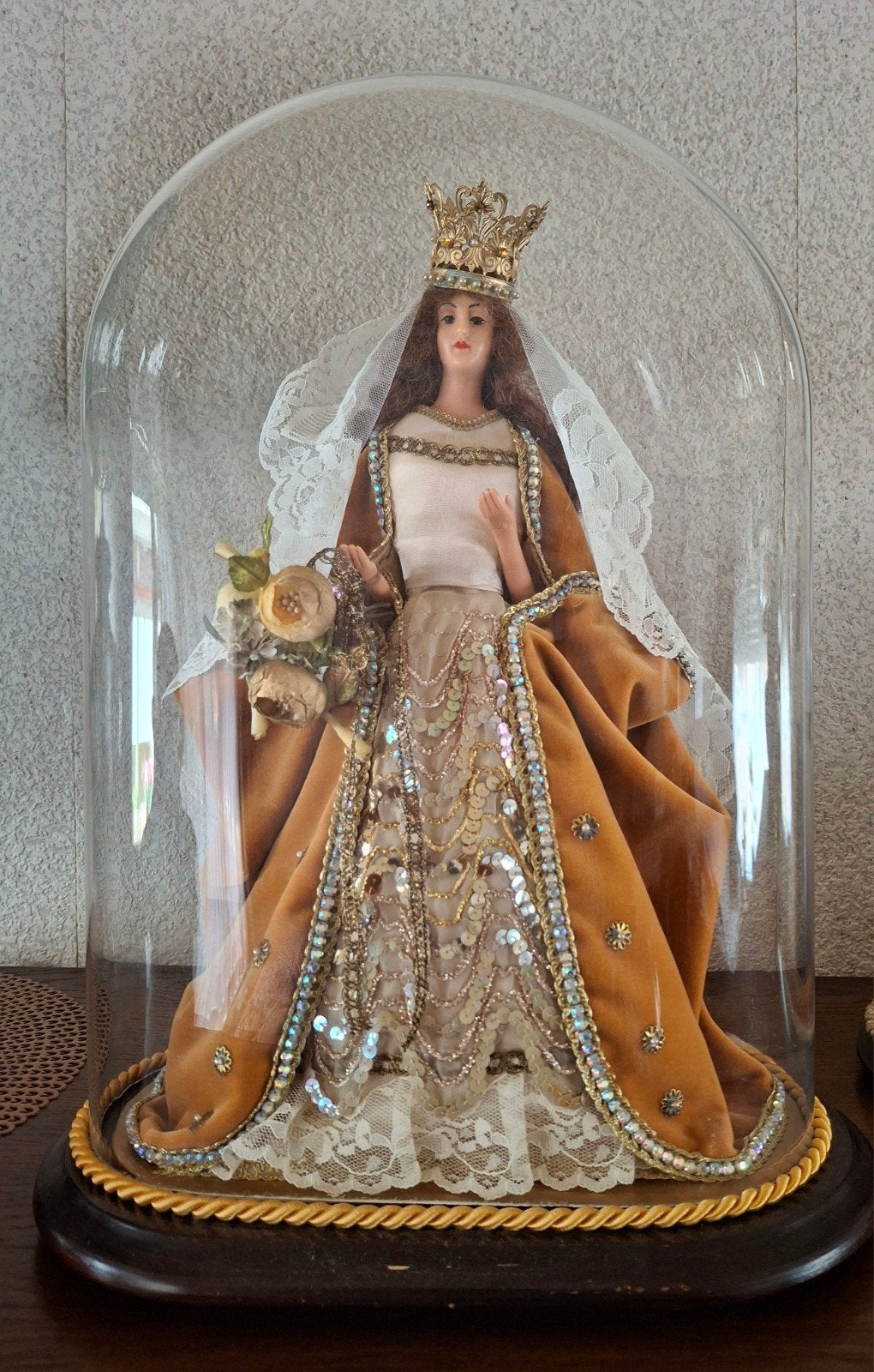 2 stolpen met religieus ornament., Ophalen